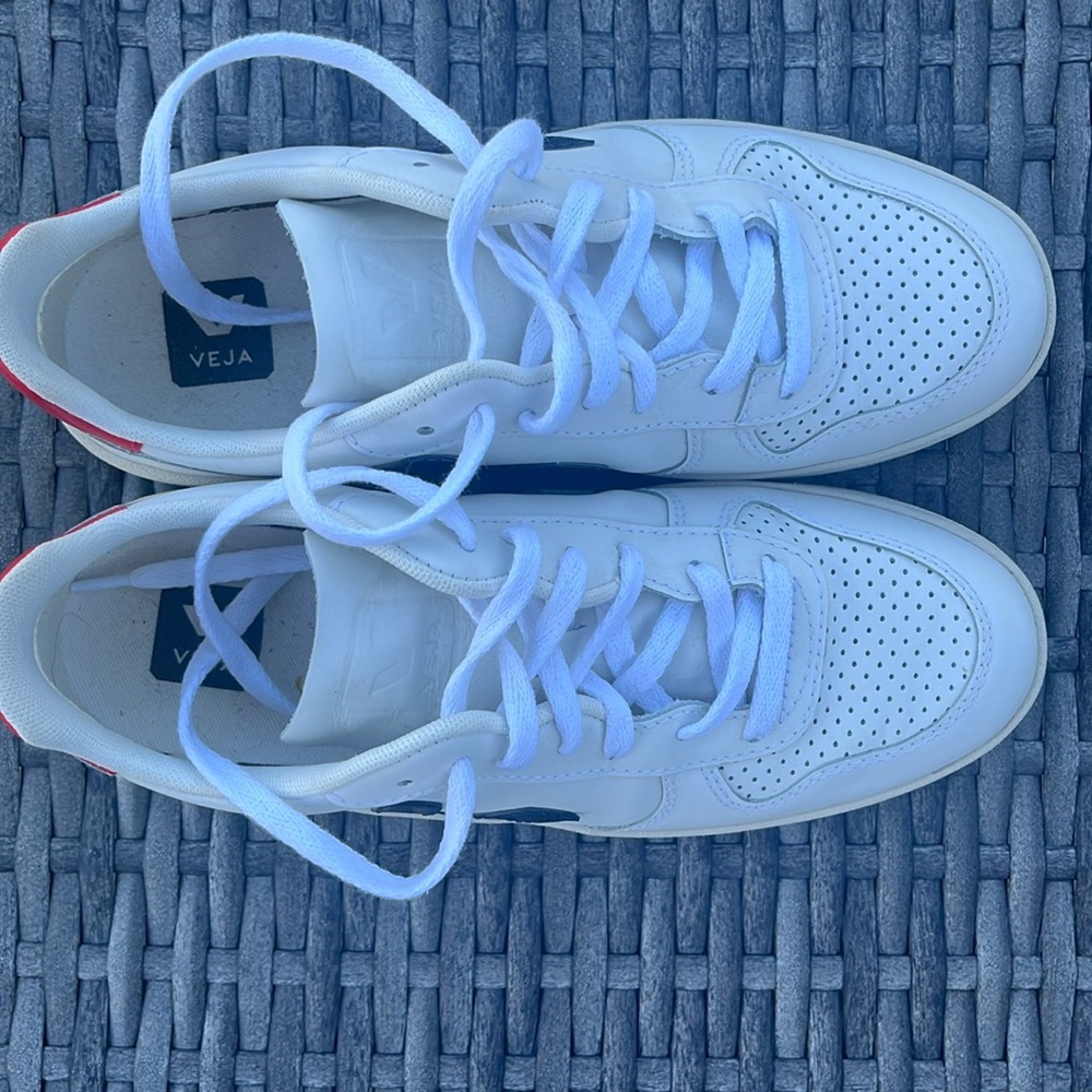 VEJA women’s tennis shoes